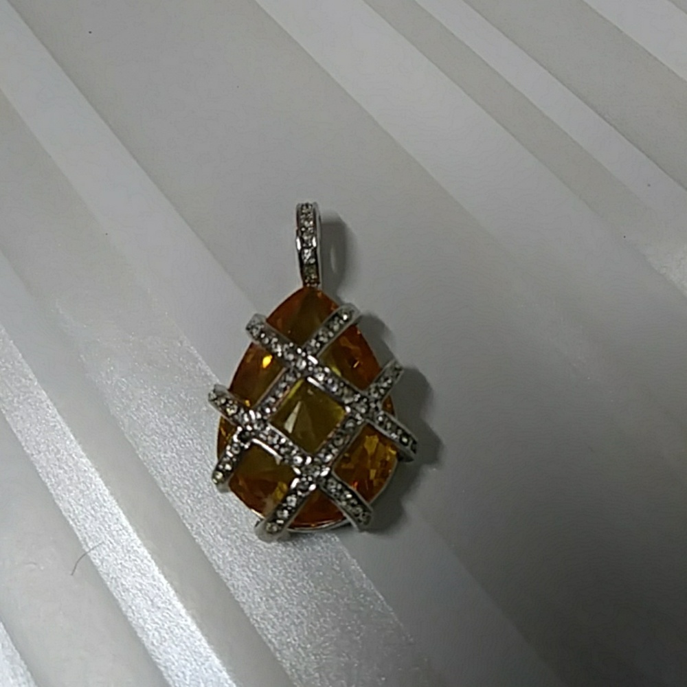 CRYSTAL PENDANT